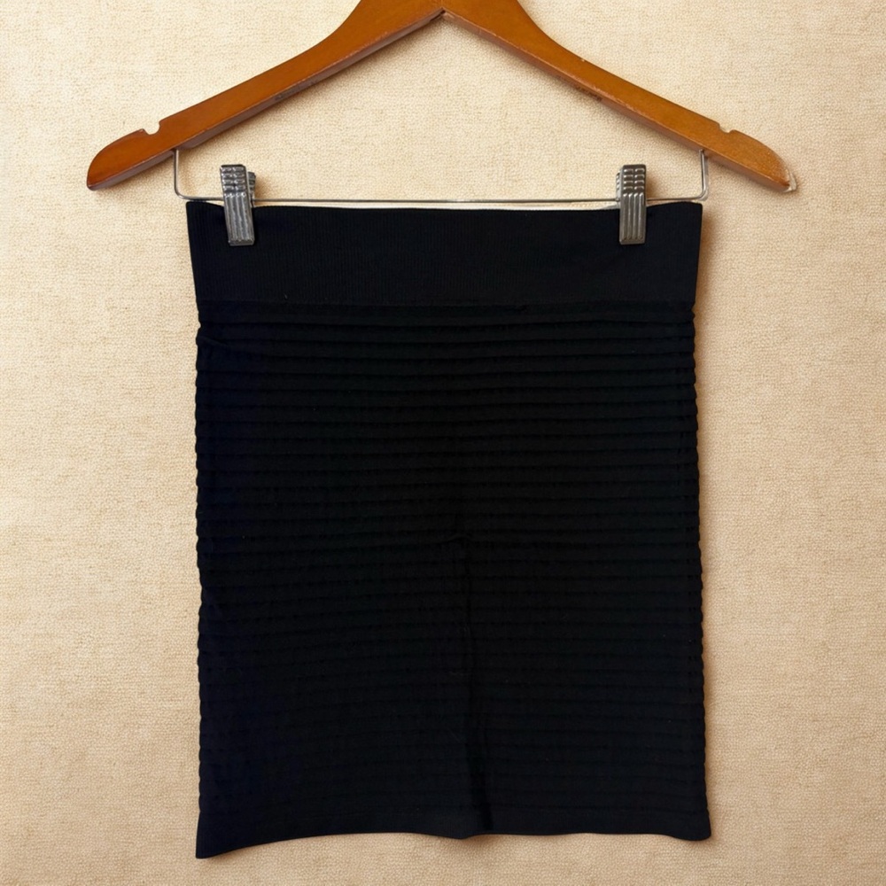 Retro 90s/Y2K Black Ribbed Mini Skirt